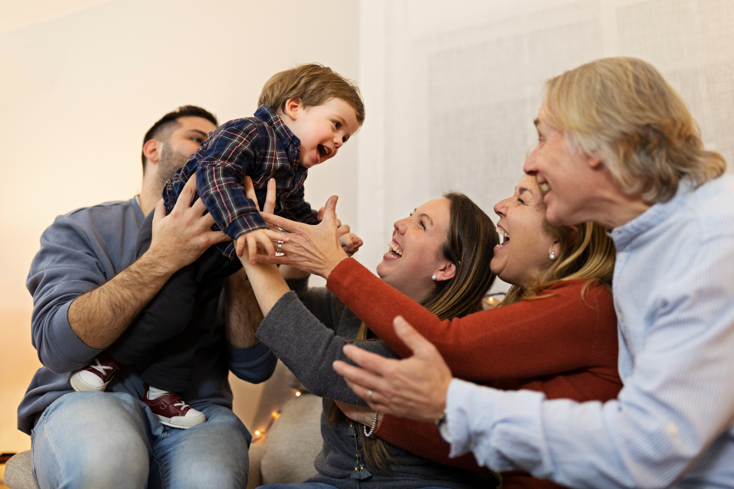 Entre las Raíces y las Alas: El Impacto de las Relaciones Familiares en Nuestro Proyecto de Vida